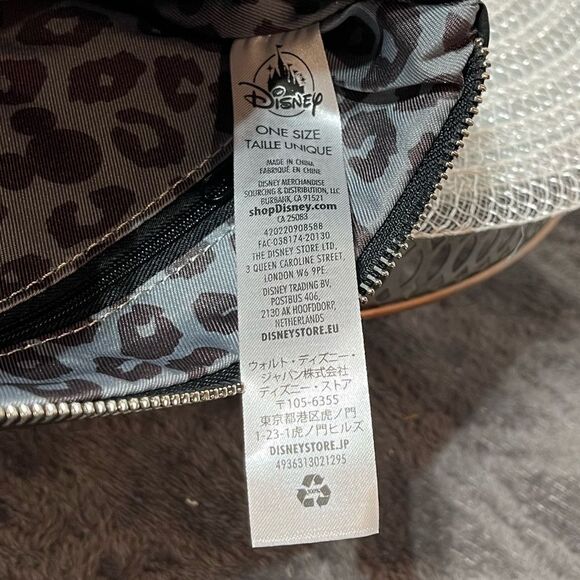 Disney Minnie Mouse Grayscale Wristlet NWT - Picture 7 of 12